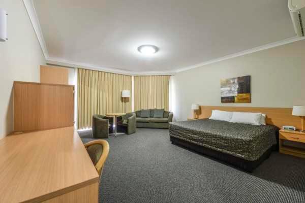 Golden Guitar Motor Inn Тамуърт Екстериор снимка