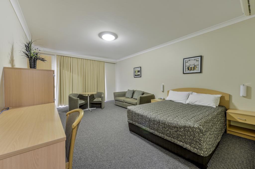 Golden Guitar Motor Inn Тамуърт Стая снимка