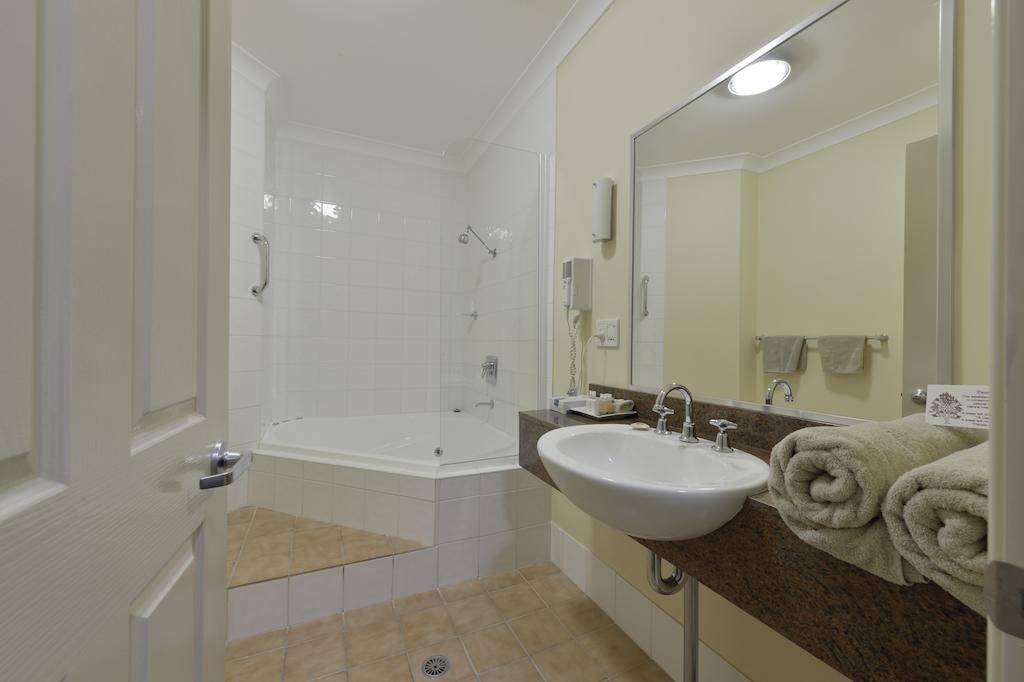 Golden Guitar Motor Inn Тамуърт Стая снимка