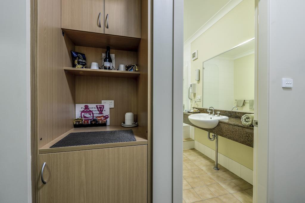 Golden Guitar Motor Inn Тамуърт Стая снимка