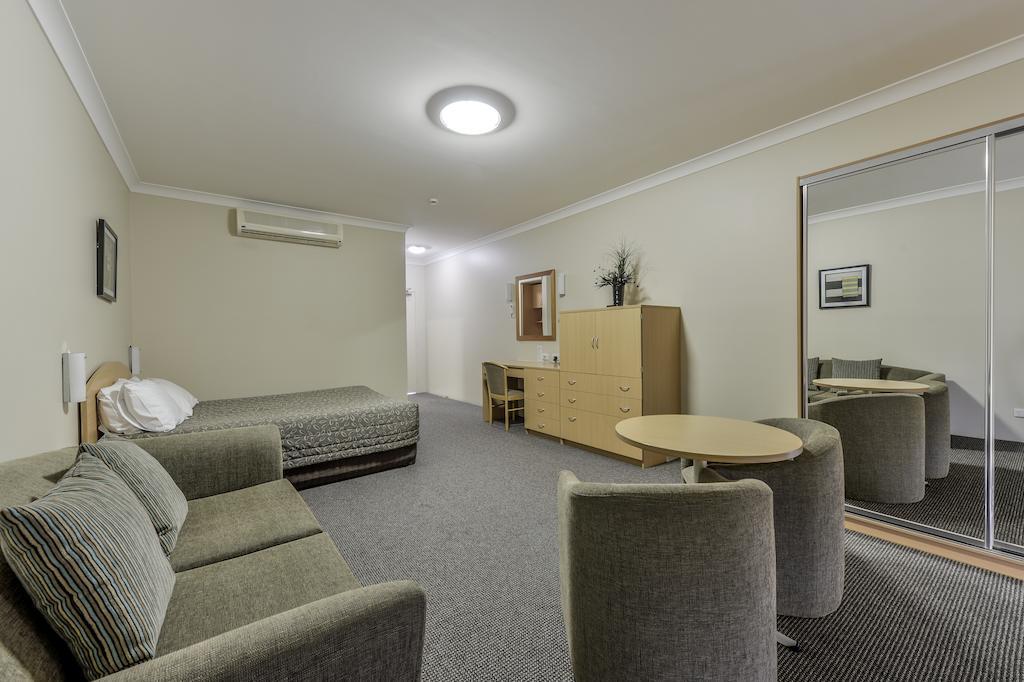 Golden Guitar Motor Inn Тамуърт Стая снимка