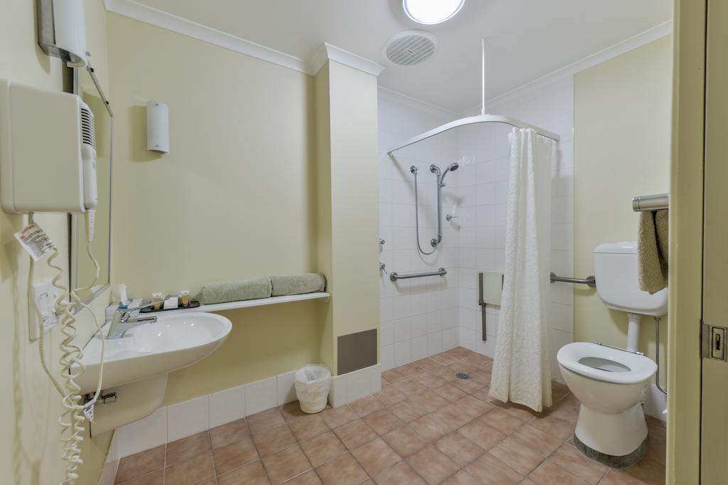 Golden Guitar Motor Inn Тамуърт Екстериор снимка