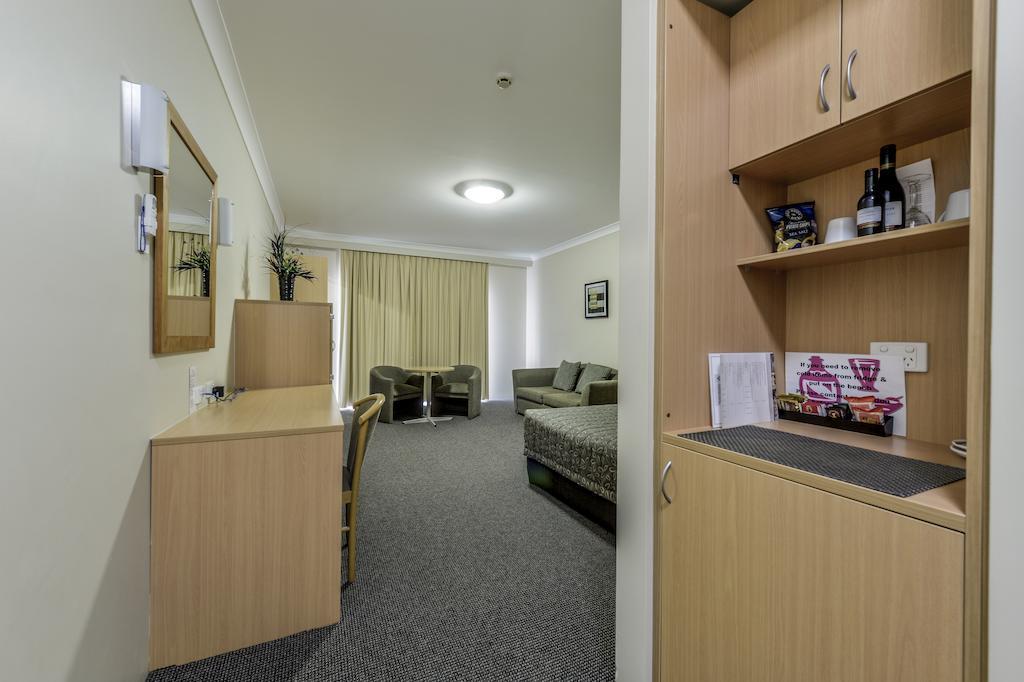 Golden Guitar Motor Inn Тамуърт Екстериор снимка