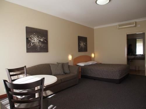 Golden Guitar Motor Inn Тамуърт Екстериор снимка